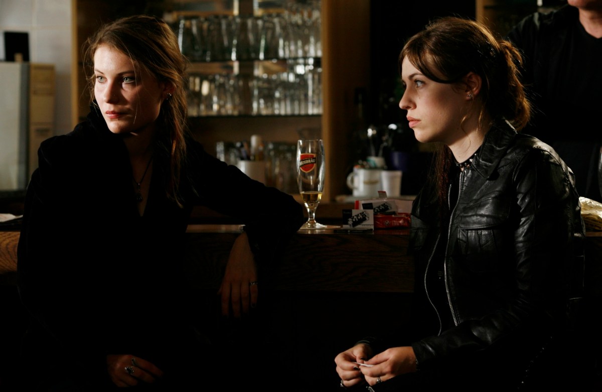 DesFilles4EliseLHOMEAUetLeaTISSIER